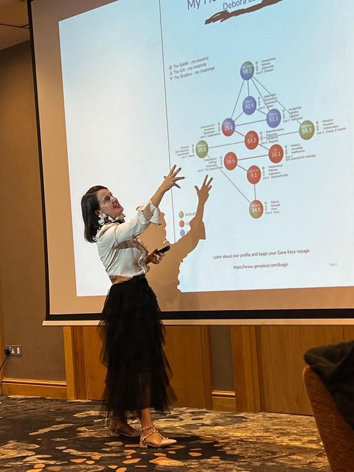 Julia Schmitz explaining market strategy framework on screen